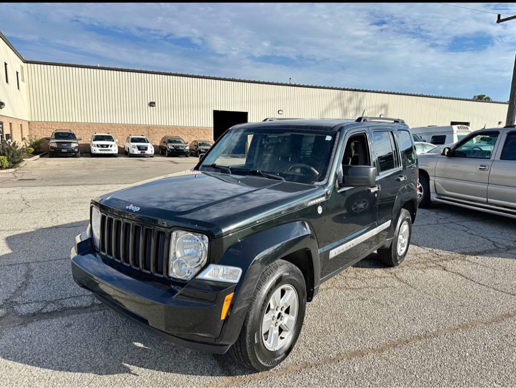 2012 Jeep Liberty Image 1