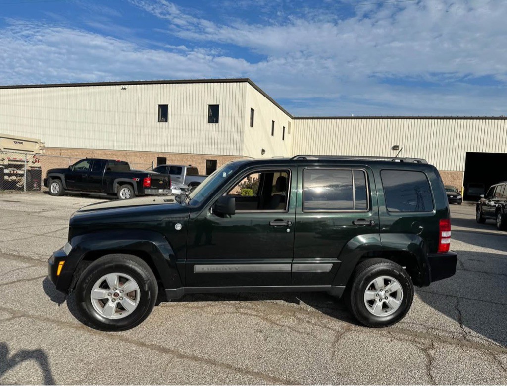 2012 Jeep Liberty Image 2
