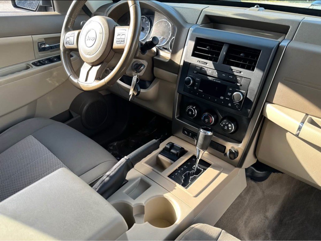 2012 Jeep Liberty Image 9