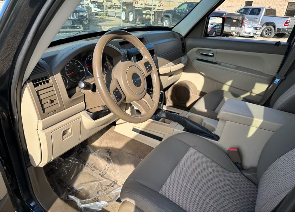 2012 Jeep Liberty Image 10
