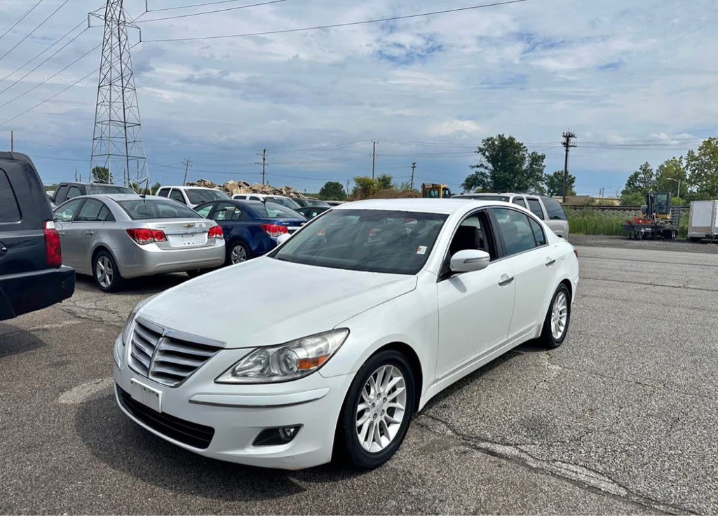 2011 Hyundai Genesis Image 1