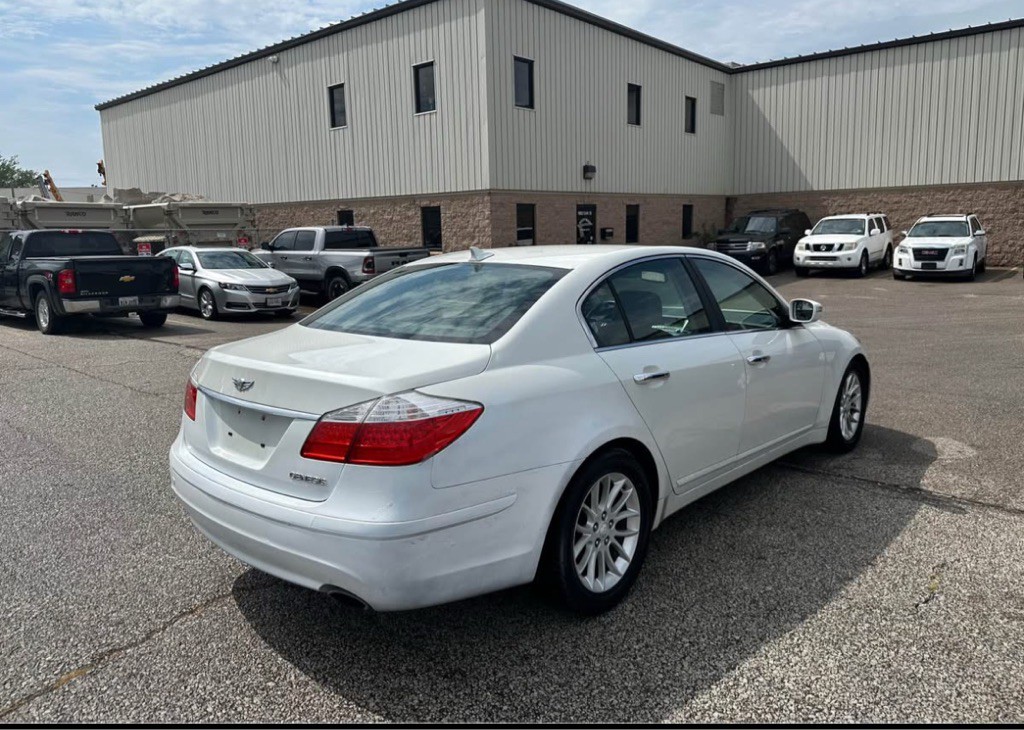 2011 Hyundai Genesis Image 6