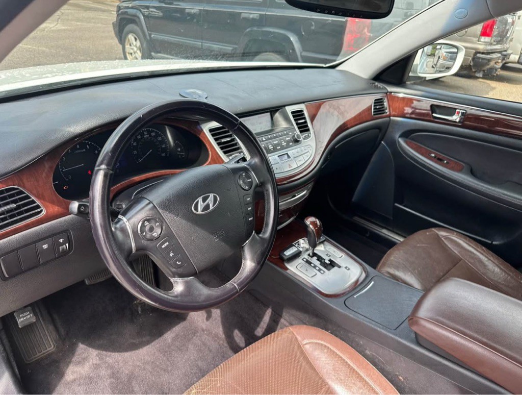 2011 Hyundai Genesis Image 13