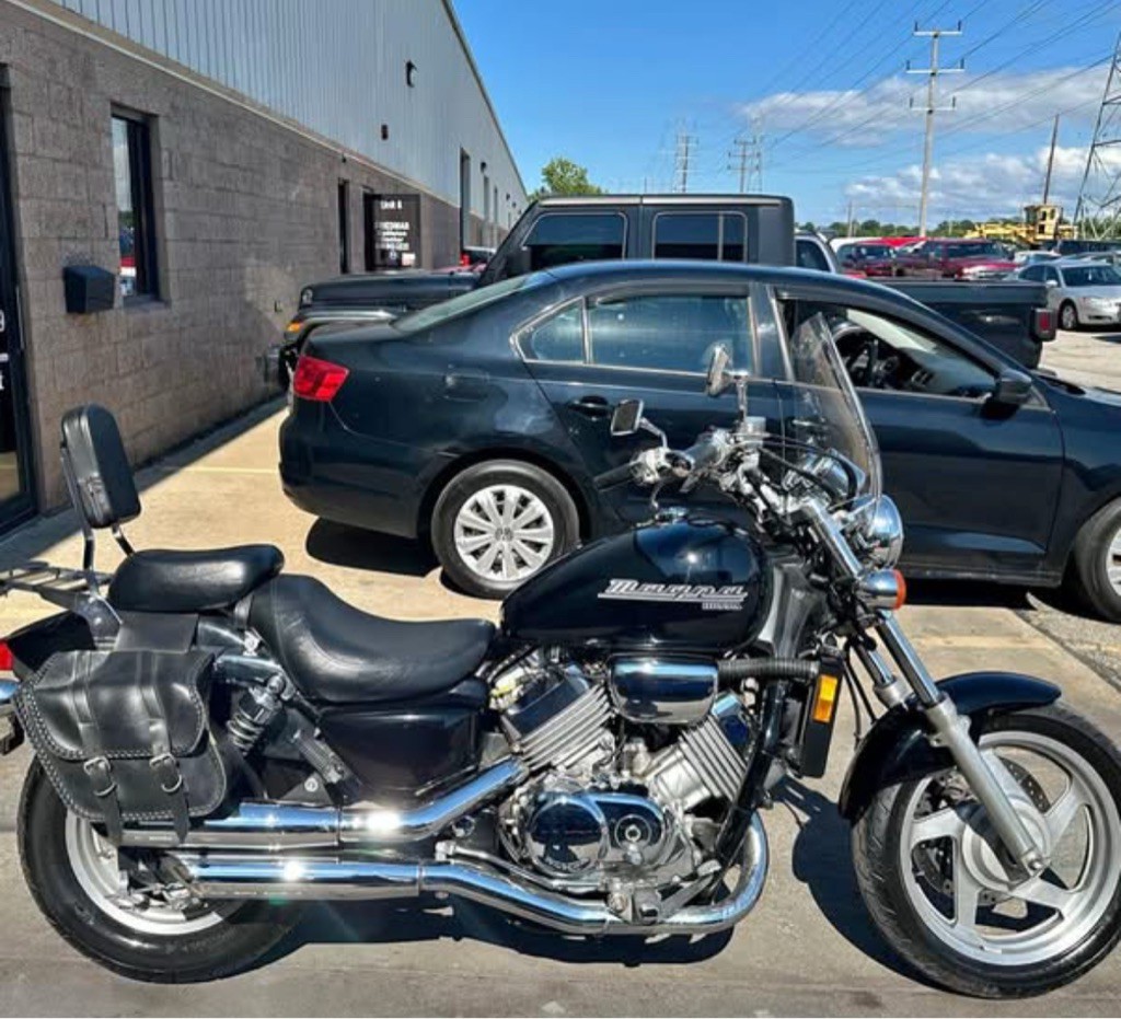 2002 Honda VF750C Magna Image 2