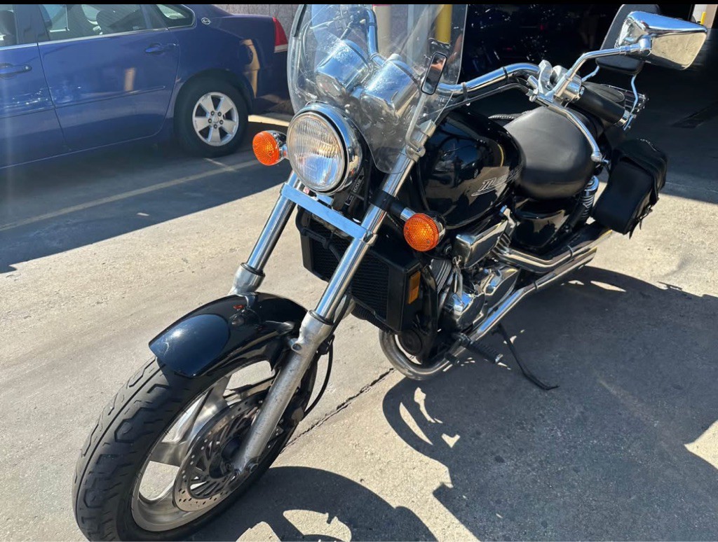 2002 Honda VF750C Magna Image 4