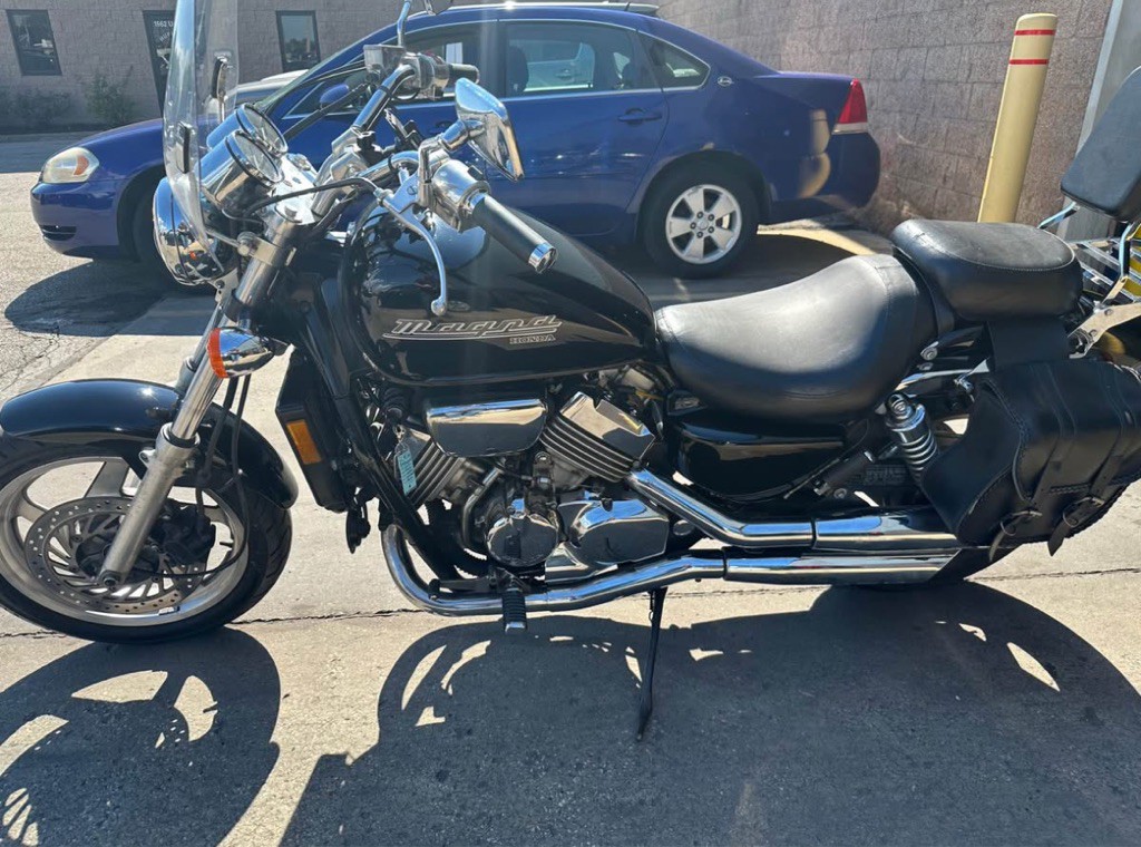 2002 Honda VF750C Magna Image 5