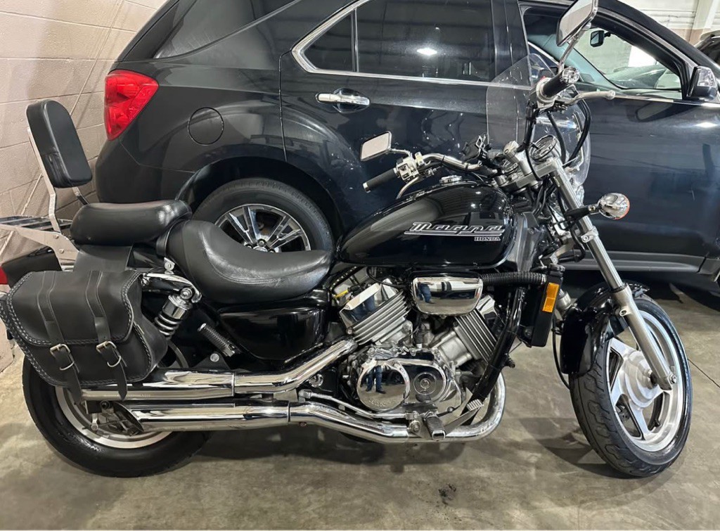 2002 Honda VF750C Magna Image 8