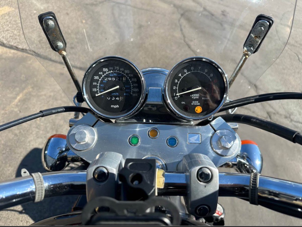 2002 Honda VF750C Magna Image 10