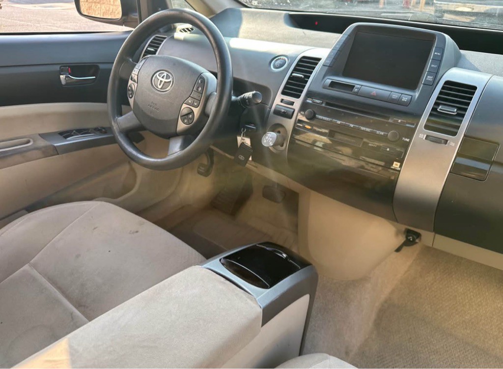 2004 Toyota Prius Image 8