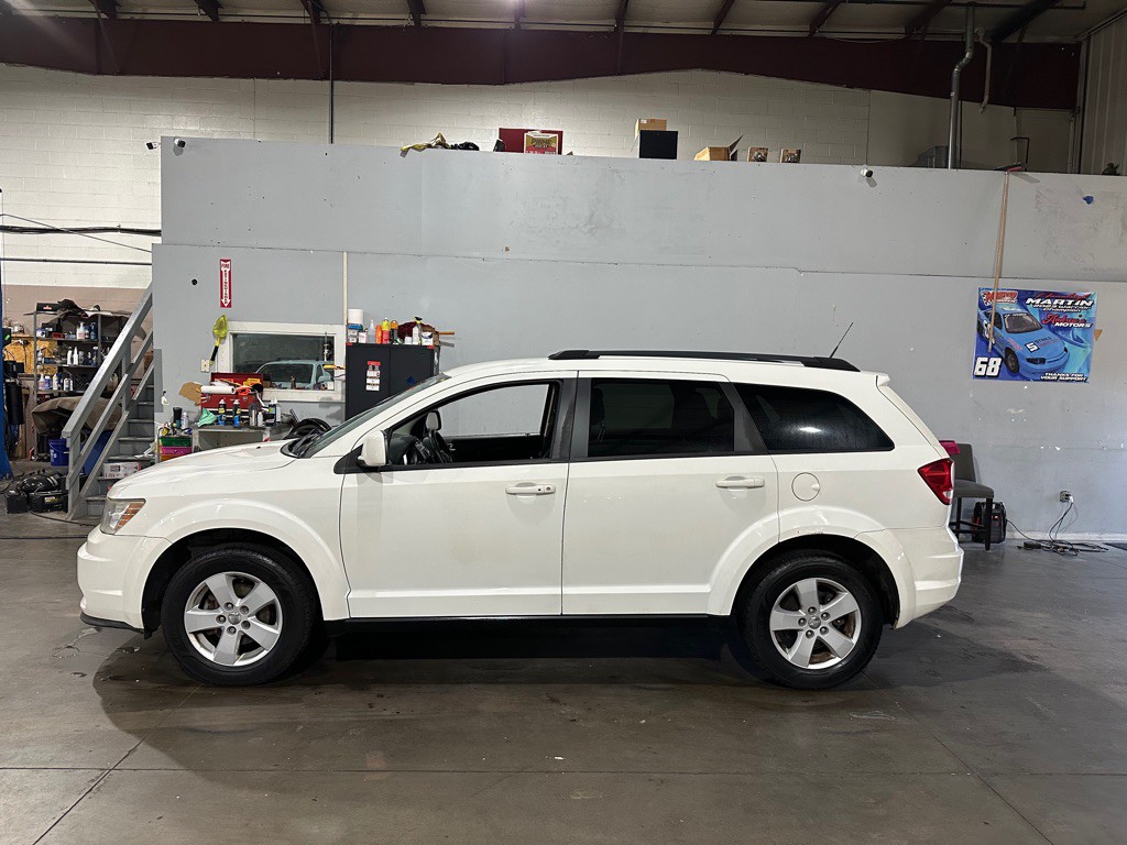 2011 Dodge Journey Image 2