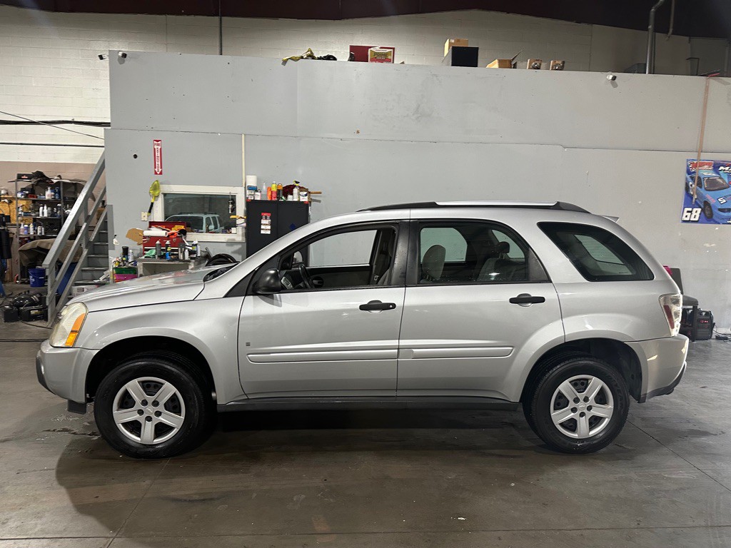 2006 Chevrolet Equinox Image 2