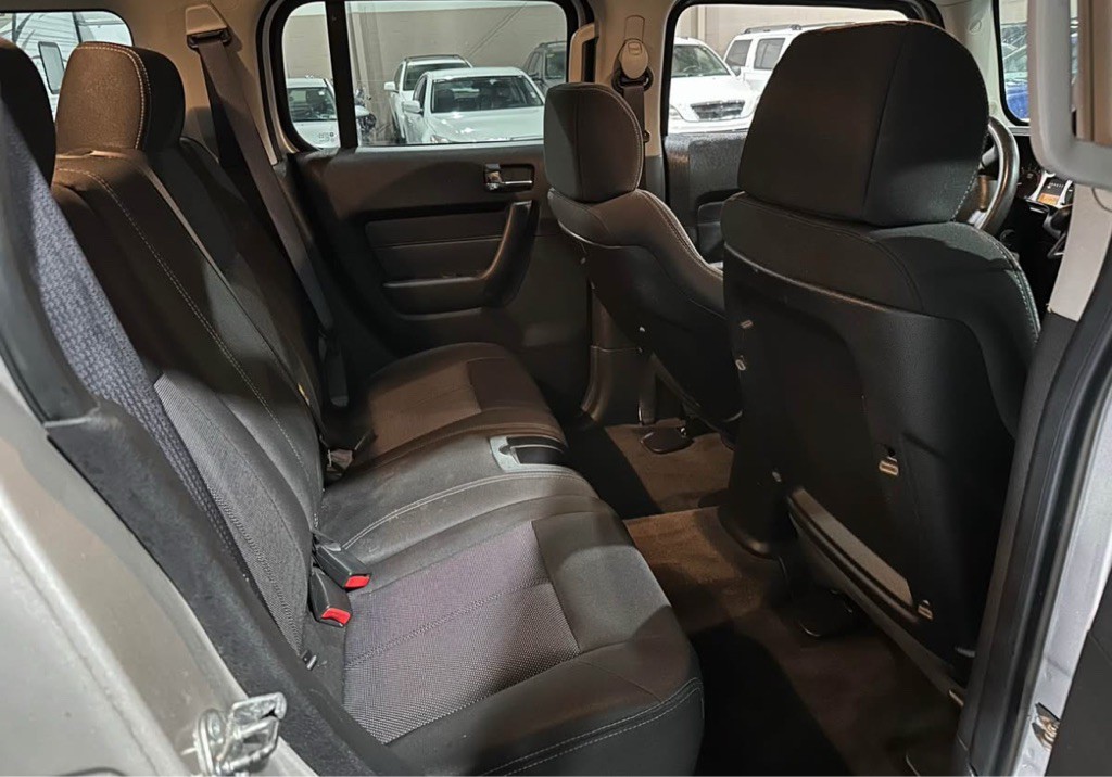 2006 HUMMER H3 Image 8