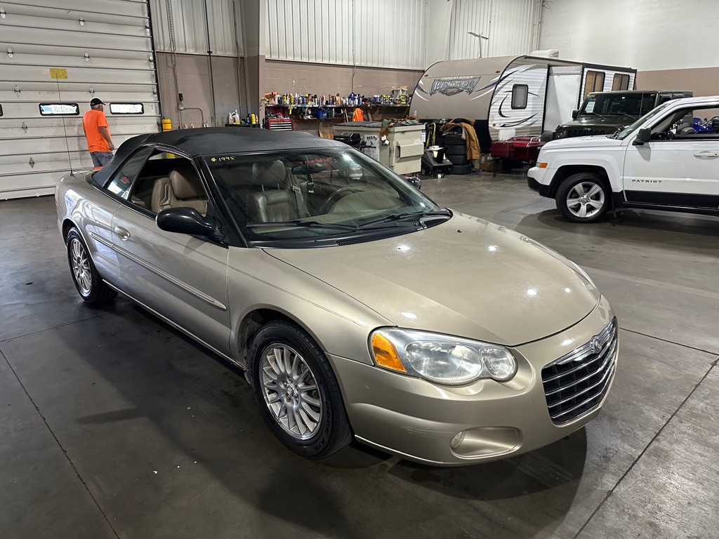 2004 Chrysler Sebring Image 3