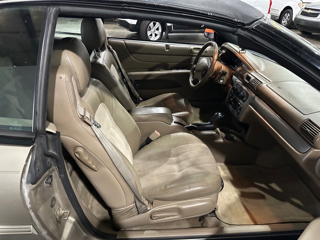 2004 Chrysler Sebring Image 4