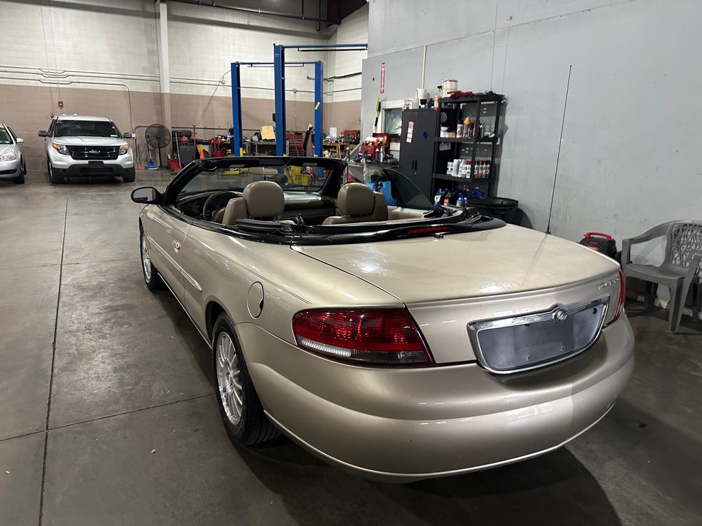2004 Chrysler Sebring Image 7