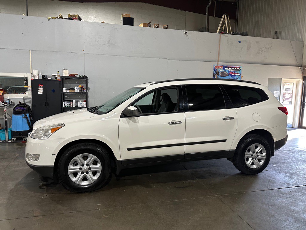 2011 Chevrolet Traverse Image 3