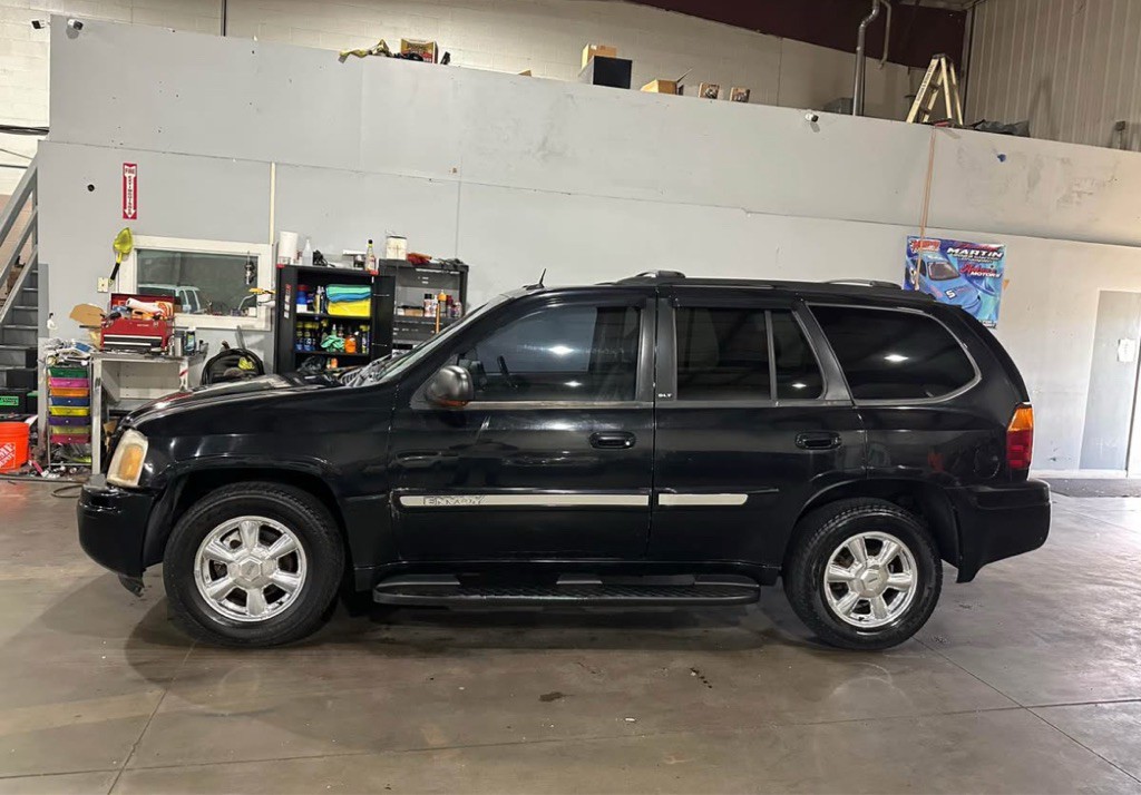 2005 GMC Envoy Image 2
