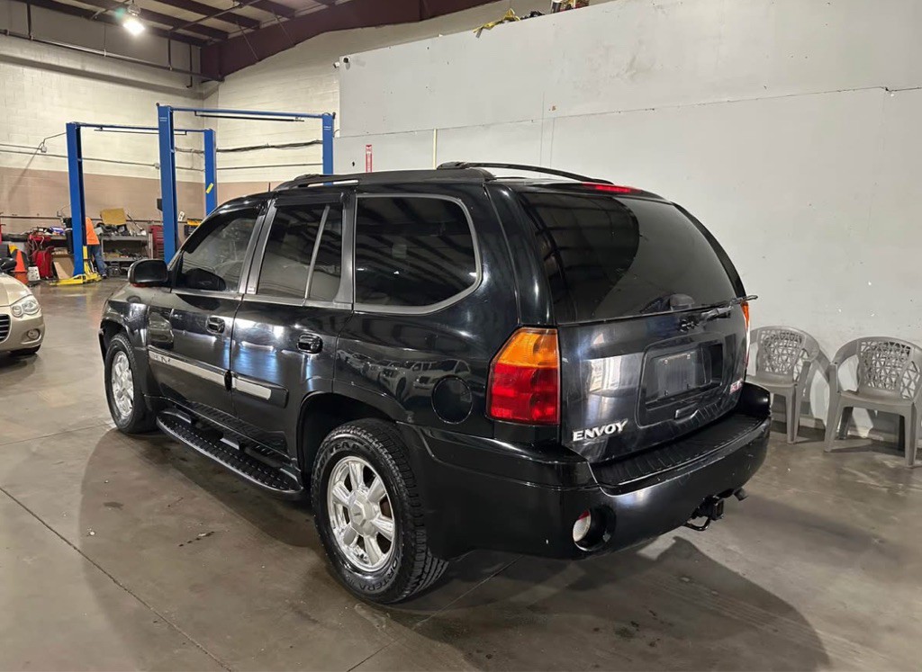 2005 GMC Envoy Image 6