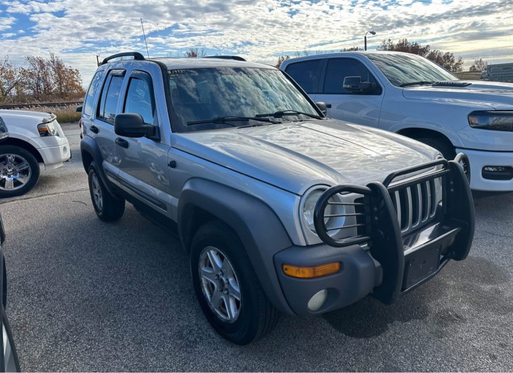 2004 Jeep Liberty Image 2