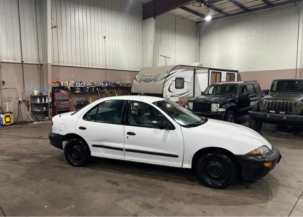1997 Chevrolet Cavalier Image 2