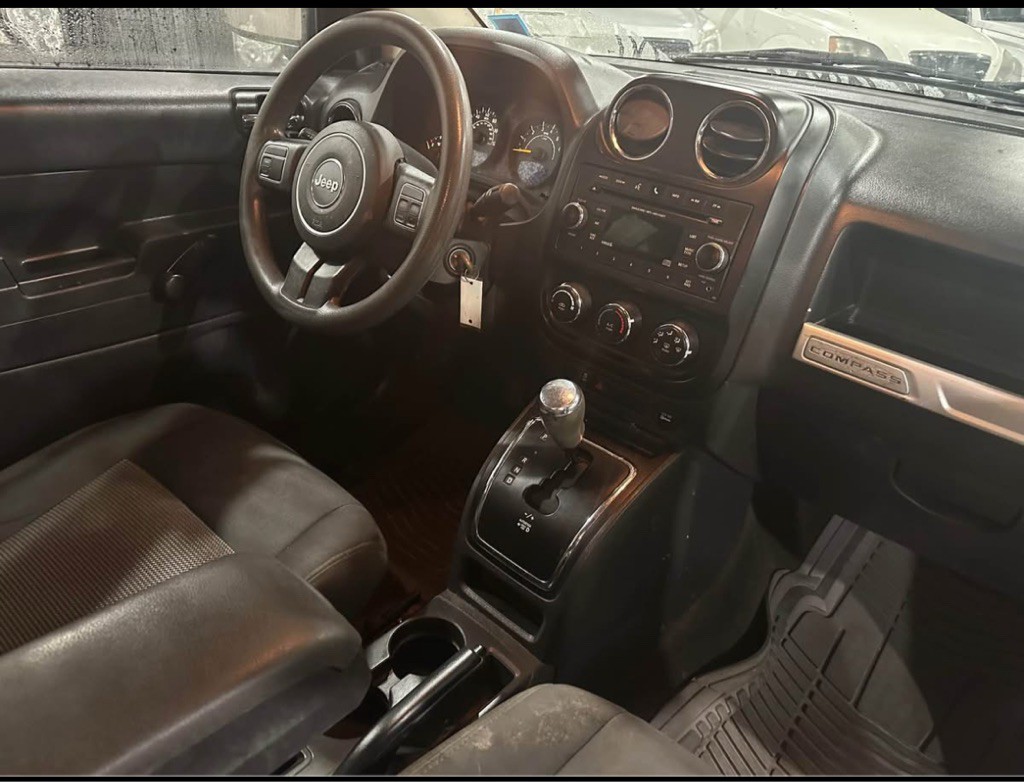 2015 Jeep Compass Image 9