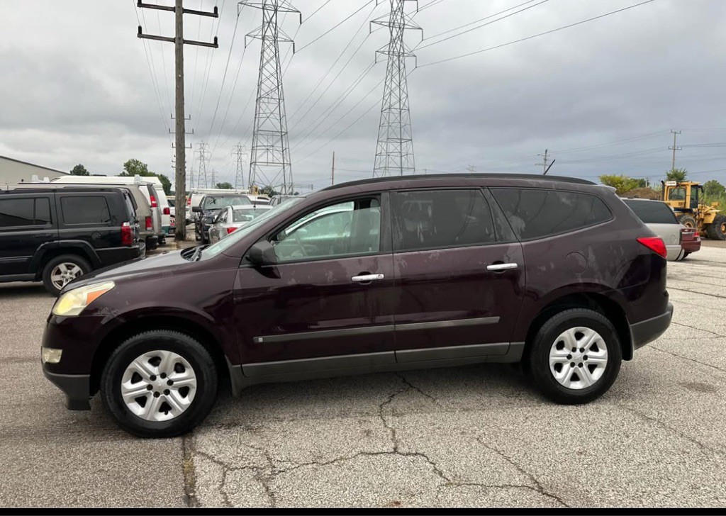 2009 Chevrolet Traverse Image 2