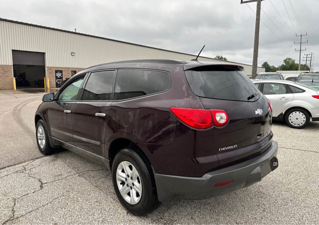2009 Chevrolet Traverse Image 3