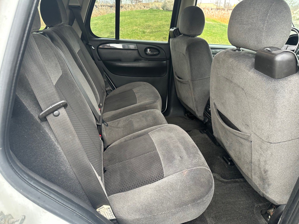 2007 GMC Envoy Image 9