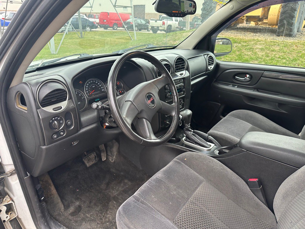 2007 GMC Envoy Image 11