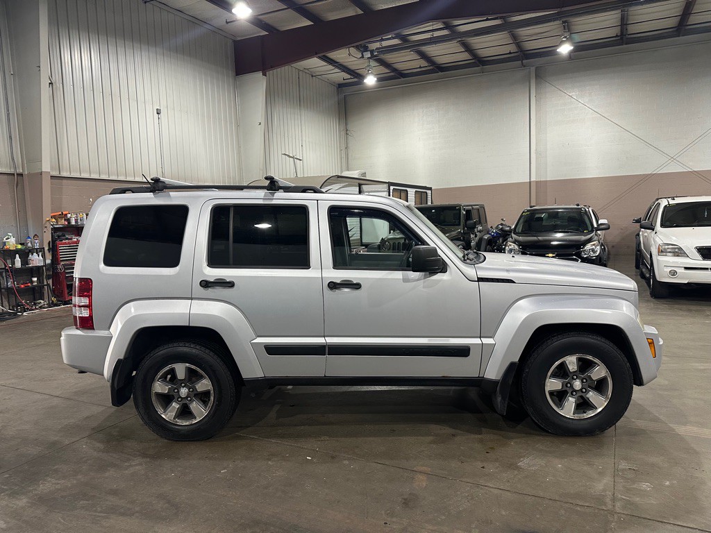 2008 Jeep Liberty Image 2