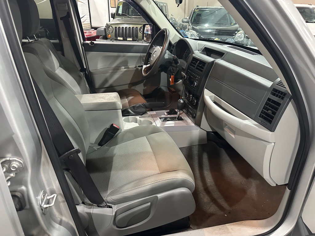 2008 Jeep Liberty Image 9