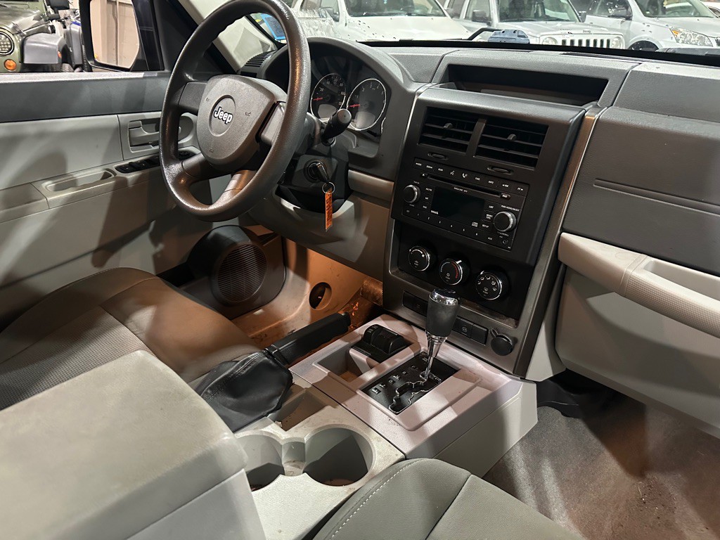 2008 Jeep Liberty Image 10