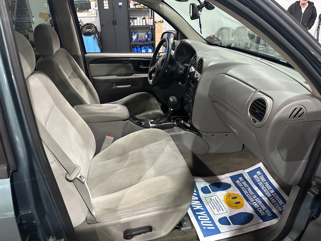 2009 GMC Envoy Image 10