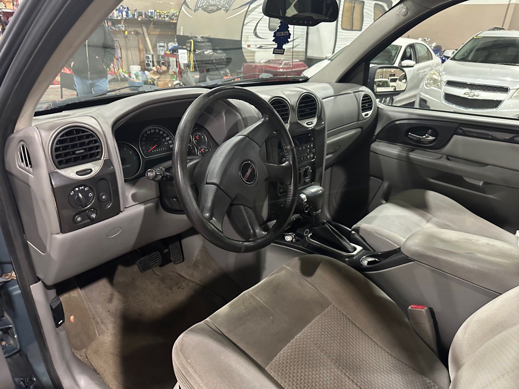 2009 GMC Envoy Image 12