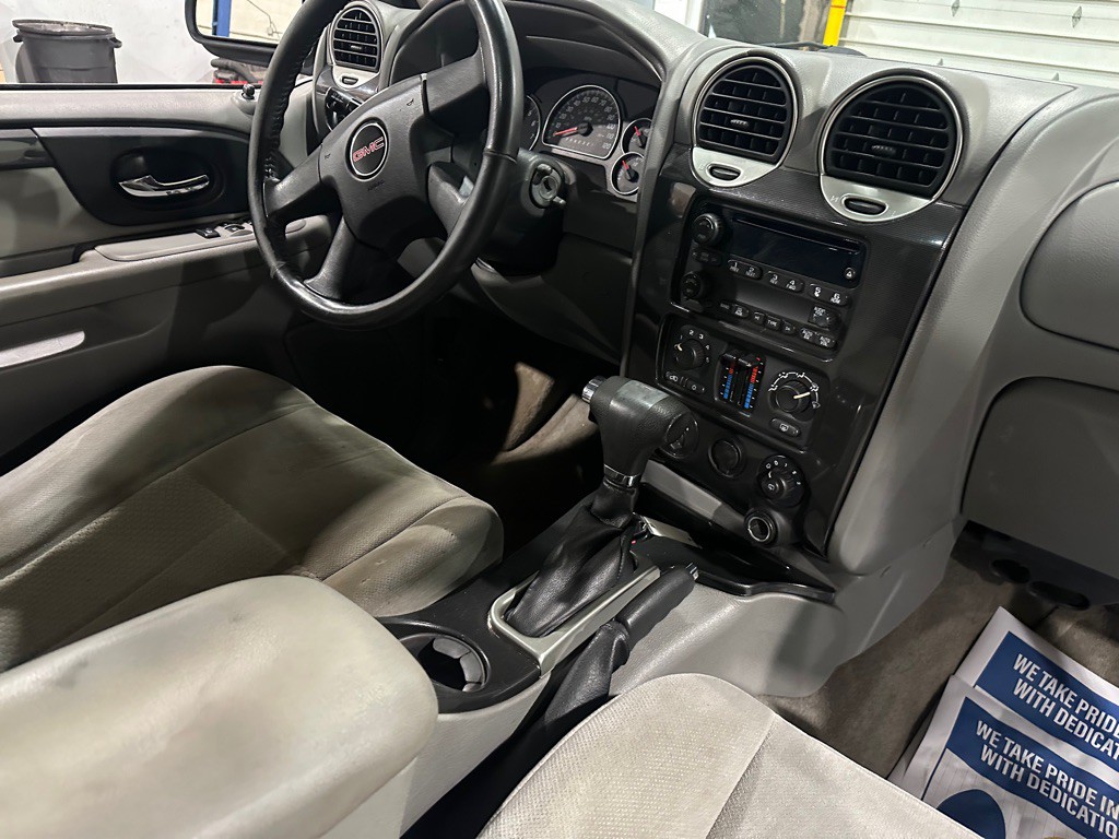 2009 GMC Envoy Image 13