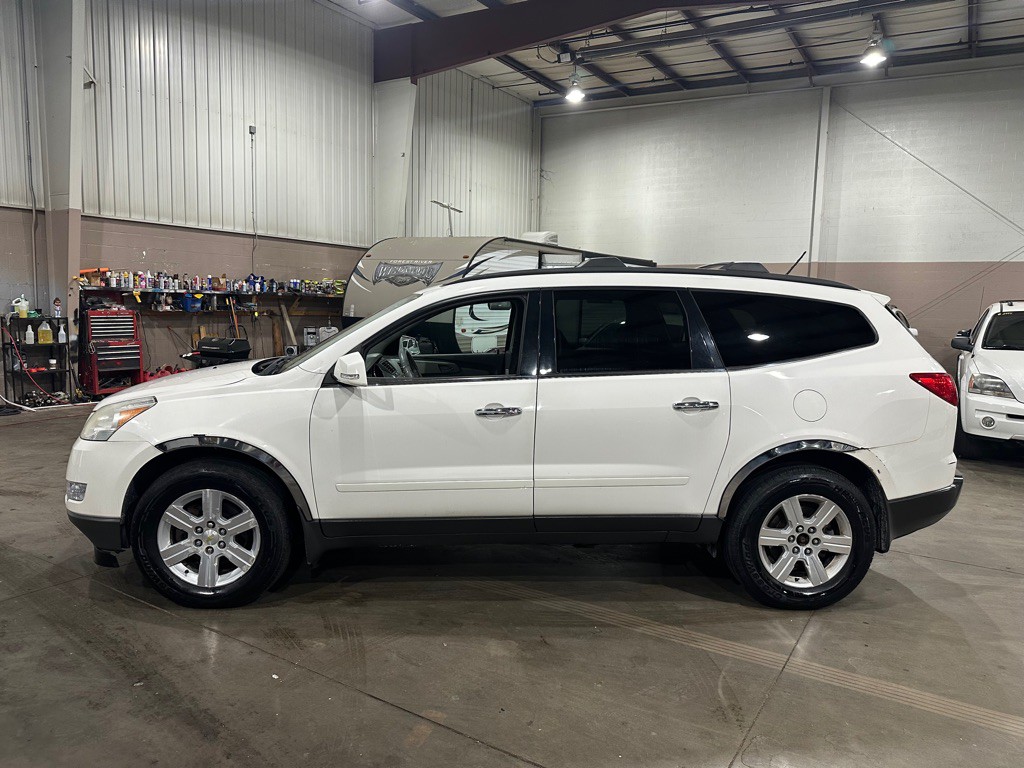 2010 Chevrolet Traverse Image 2