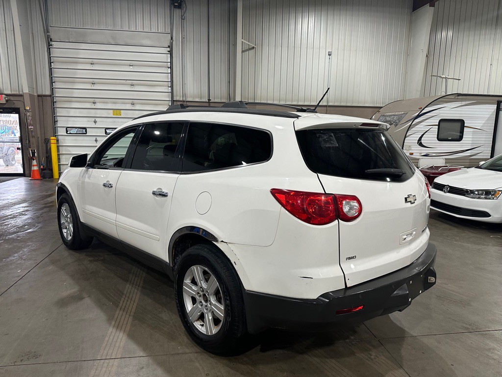 2010 Chevrolet Traverse Image 3