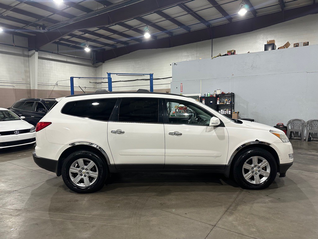 2010 Chevrolet Traverse Image 4