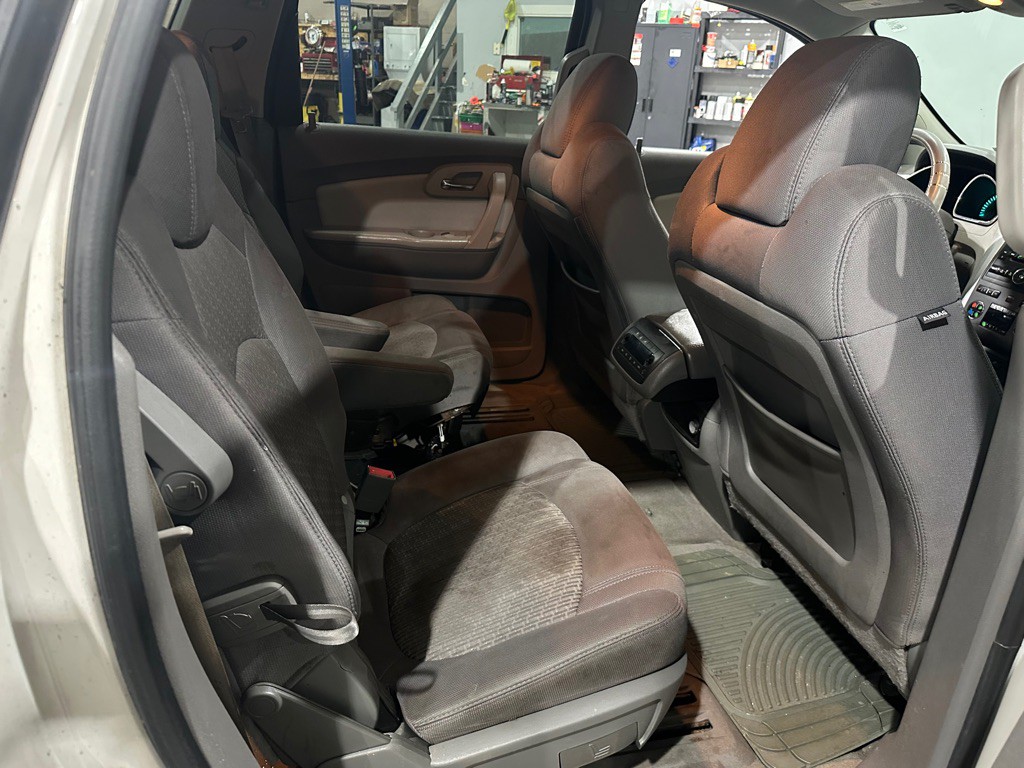 2010 Chevrolet Traverse Image 9