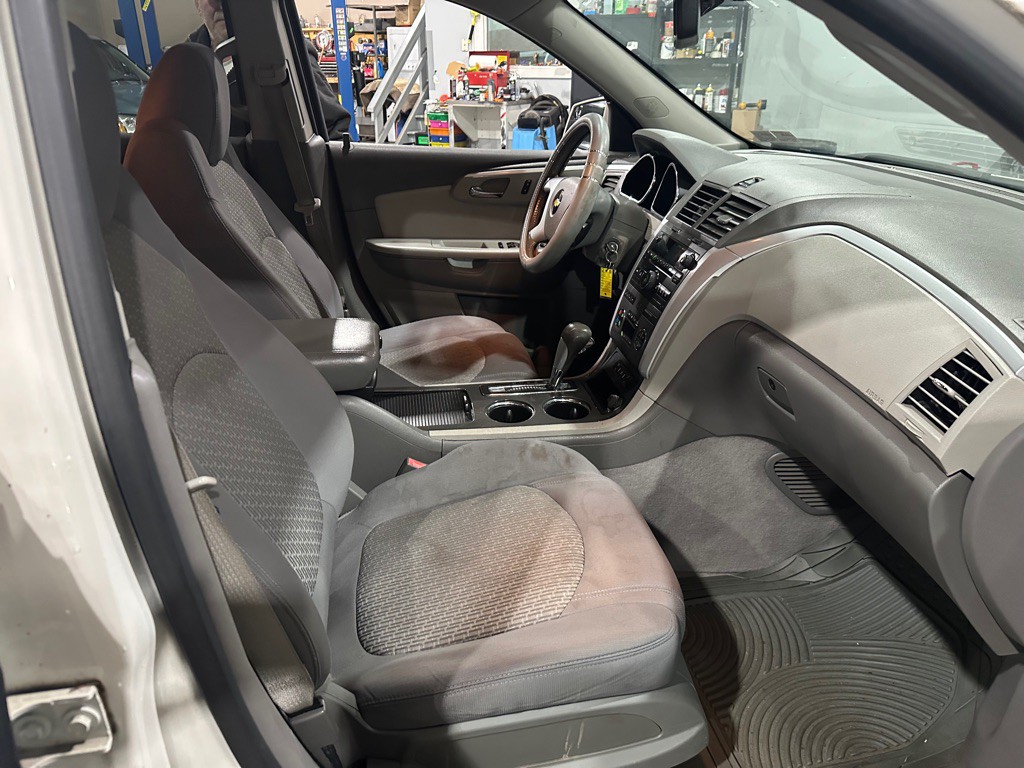 2010 Chevrolet Traverse Image 11