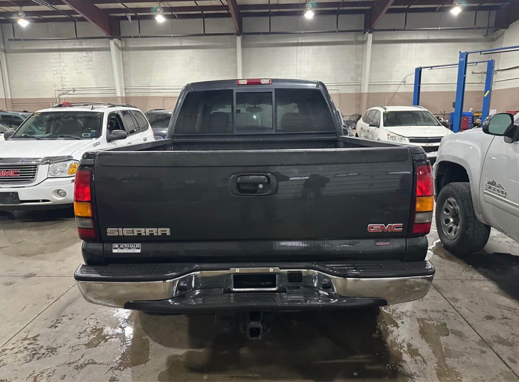 2005 GMC Sierra Image 8