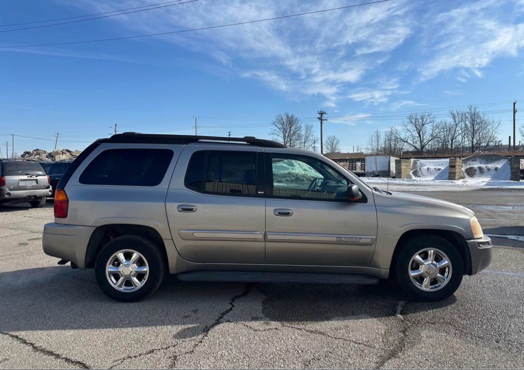 2003 GMC Envoy Image 2