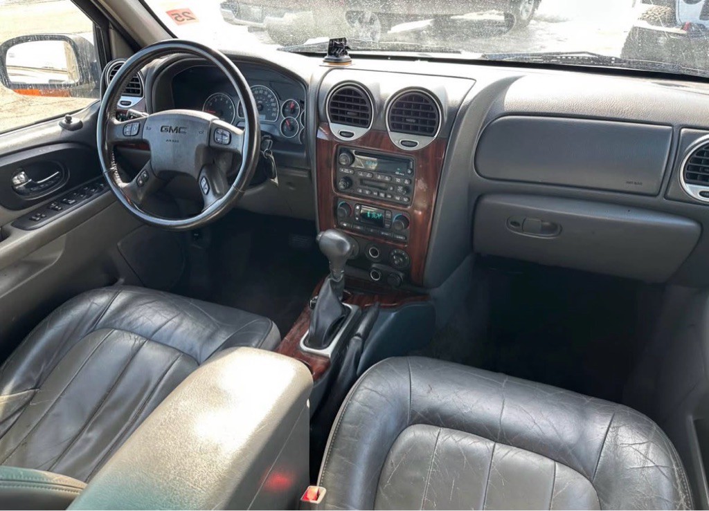 2003 GMC Envoy Image 8