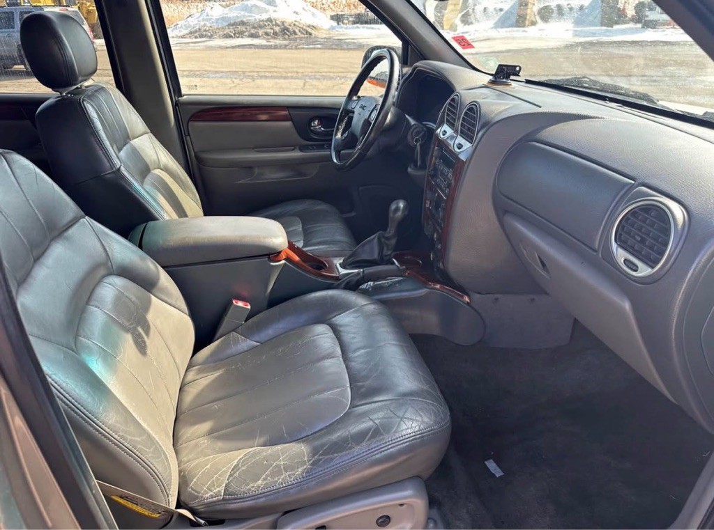 2003 GMC Envoy Image 9