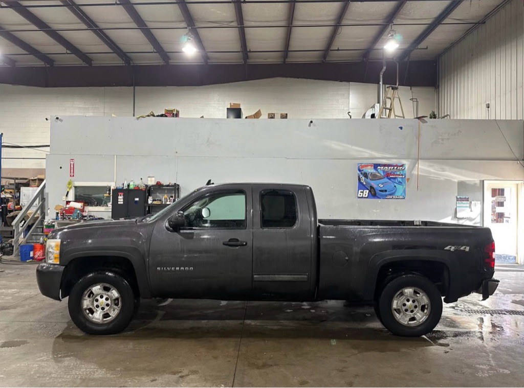 2010 Chevrolet Silverado 1500 Image 2