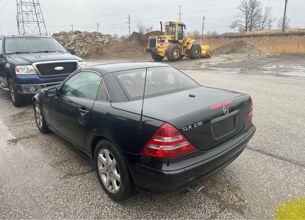 2004 Mercedes-Benz SLK-Class Image 5