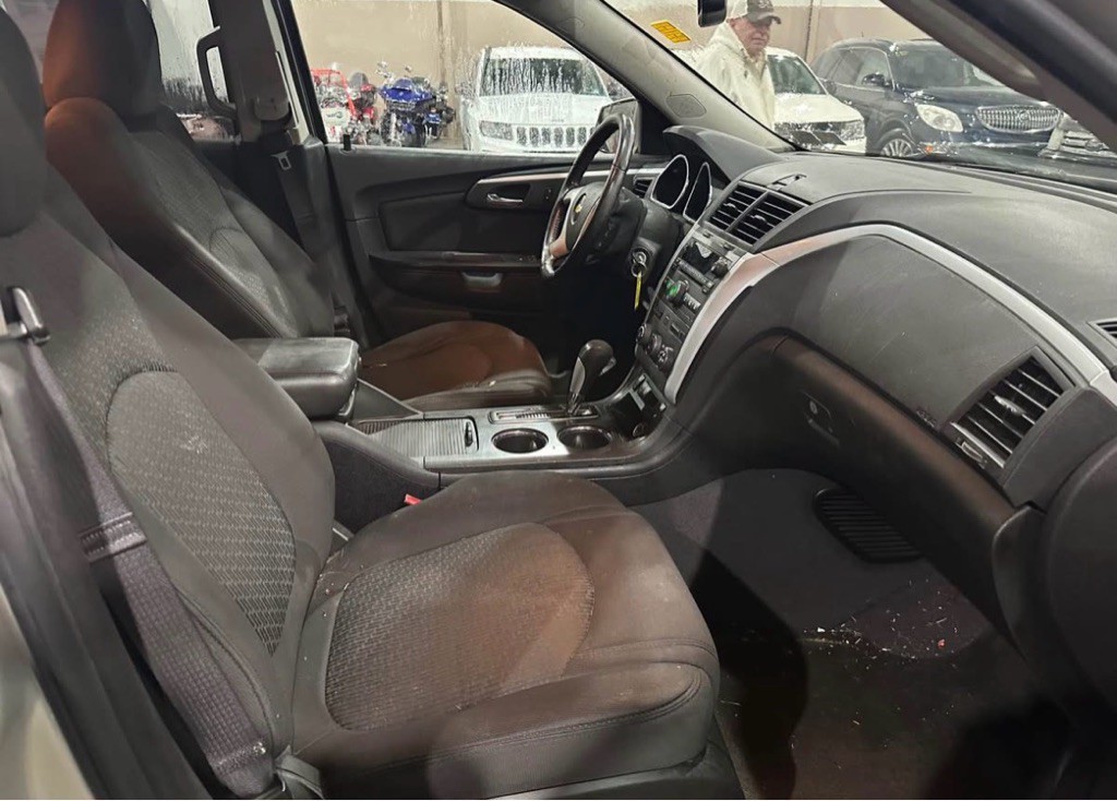 2011 Chevrolet Traverse Image 7
