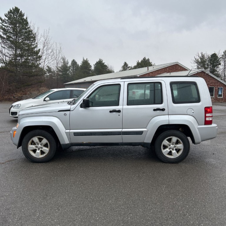 2010 Jeep Liberty Image 2