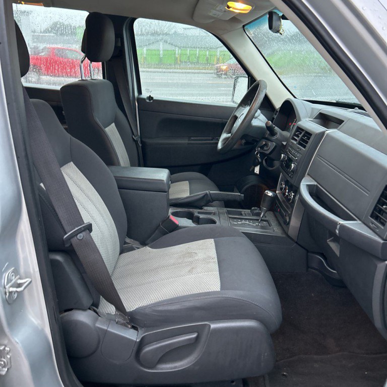 2010 Jeep Liberty Image 7