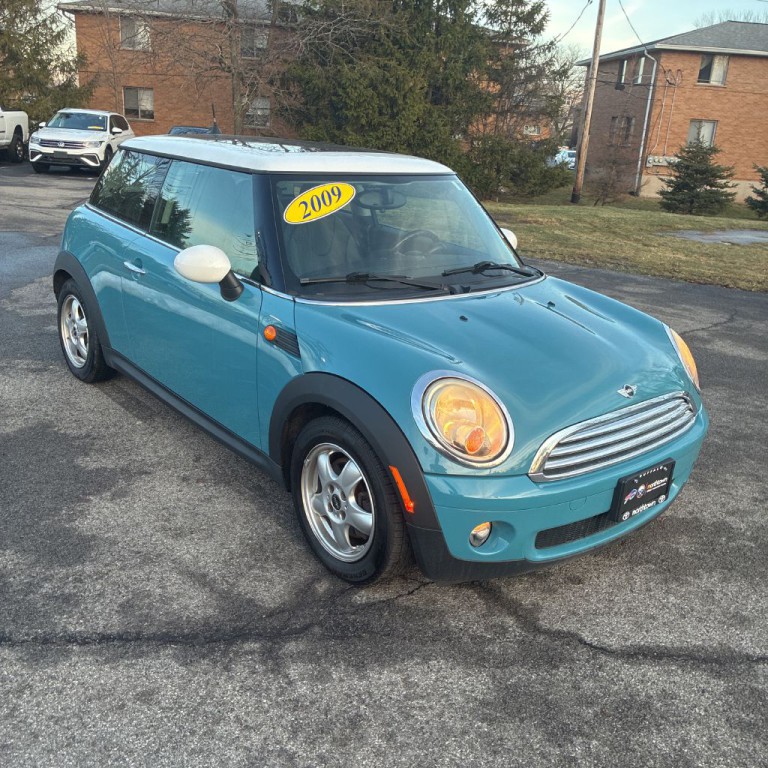 2009 MINI Cooper Image 2